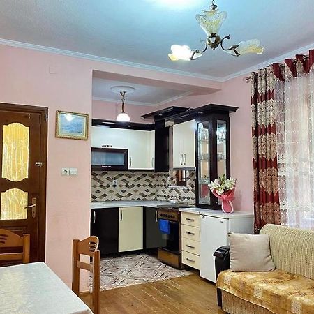 Roeli'S Guest House Pogradec Eksteriør billede