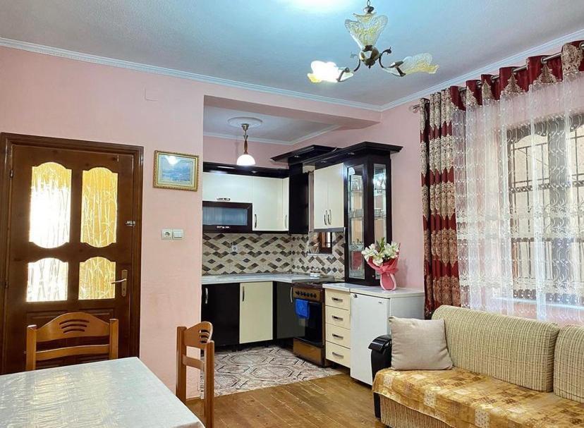 Roeli'S Guest House Pogradec Eksteriør billede